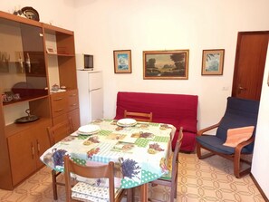 Apartment | Dining - Attractive Apartment With Private Garden (Ravenna)