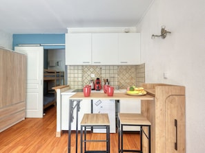 Refrigerador y utensilios de cocina 