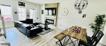 4 Bedroom3Full BathSingleHome with Dgarage14Min Airport and Edmonton South.