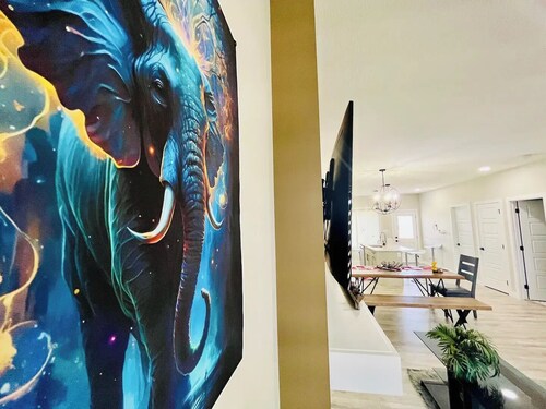 4 Bedroom3Full BathSingleHome with Dgarage14Min Airport and Edmonton  South. 