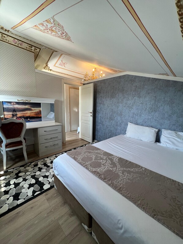 Appartamento Comfort, vista cortile | 1 camera, biancheria da letto di alta qualità, una scrivania