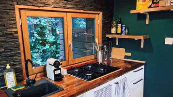 Fridge, coffee/tea maker, cookware/dishes/utensils, spices