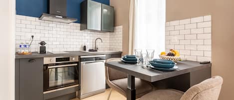 Standard Studio, Ensuite | Private kitchen