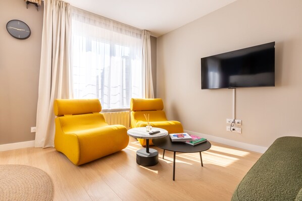 Apartment, Ensuite, City View | Lounge