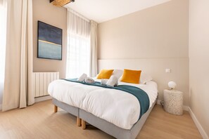 Appartement, salle de bains attenante, vue ville | Divers