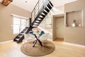 Apartment, Ensuite, City View | Lounge