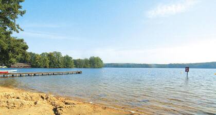 Twin Bungalow at Black Lake, Schwarz
