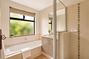 豪華單棟房屋, 多張床, 非吸煙房 | 浴室 | 免費梳洗用品、風筒、提供毛巾、番梘