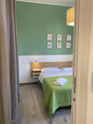 2 bedrooms, travel crib, WiFi, bed sheets