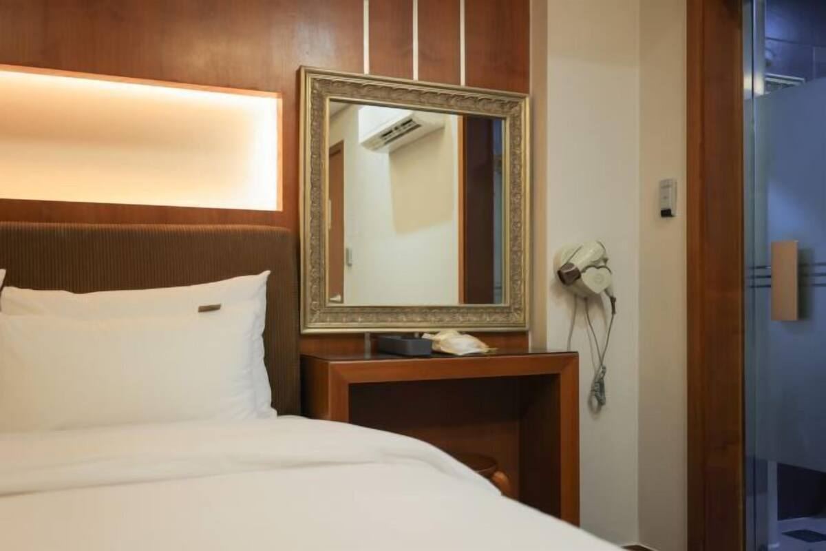 Free WiFi, bed sheets