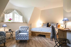 Casa | 3 habitaciones, muebles diferentes y tabla de planchar con plancha 