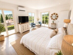 3 bedrooms, in-room safe, desk, iron/ironing board