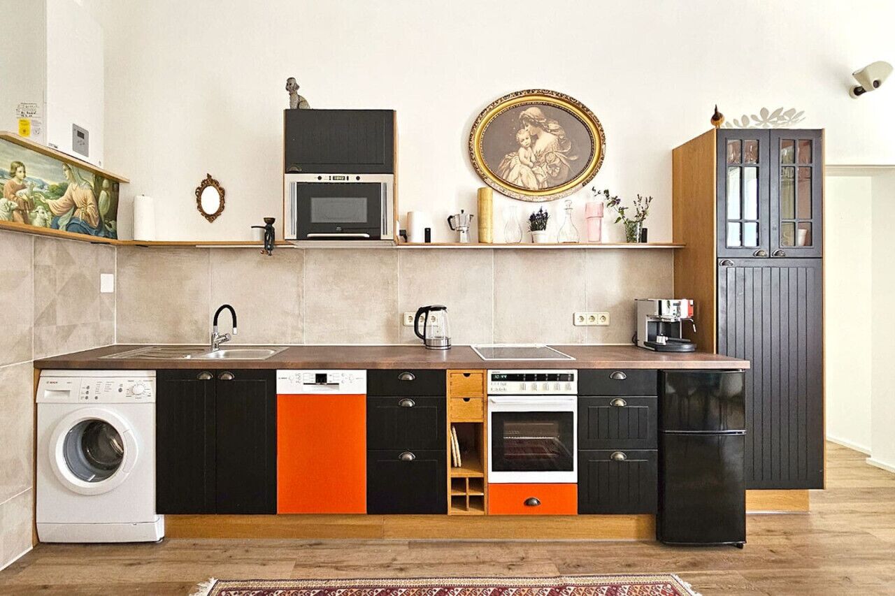 Kühlschrank, Mikrowelle, Ofen, Herdplatte