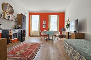 Interior - Orange Palm - gemütlich, zentral, originell (Wien)