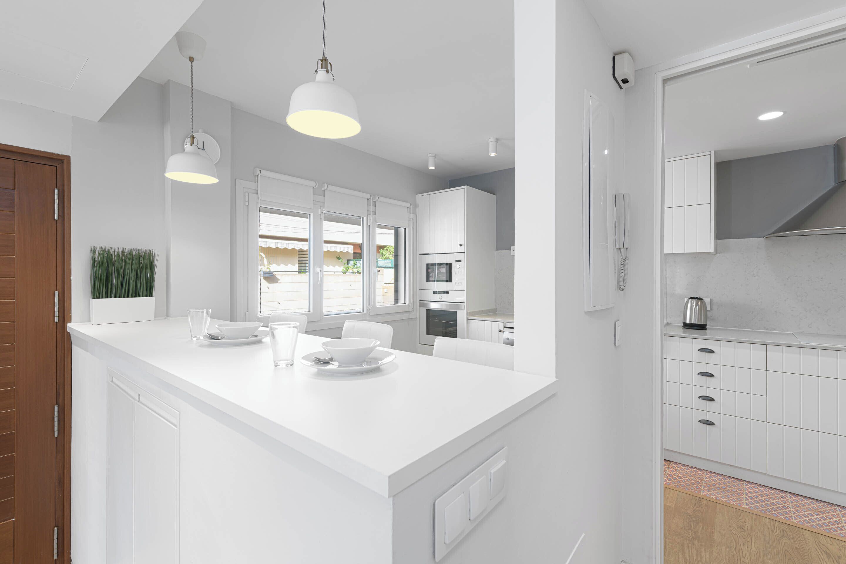 大型雪櫃/冰箱、微波爐、焗爐、爐具