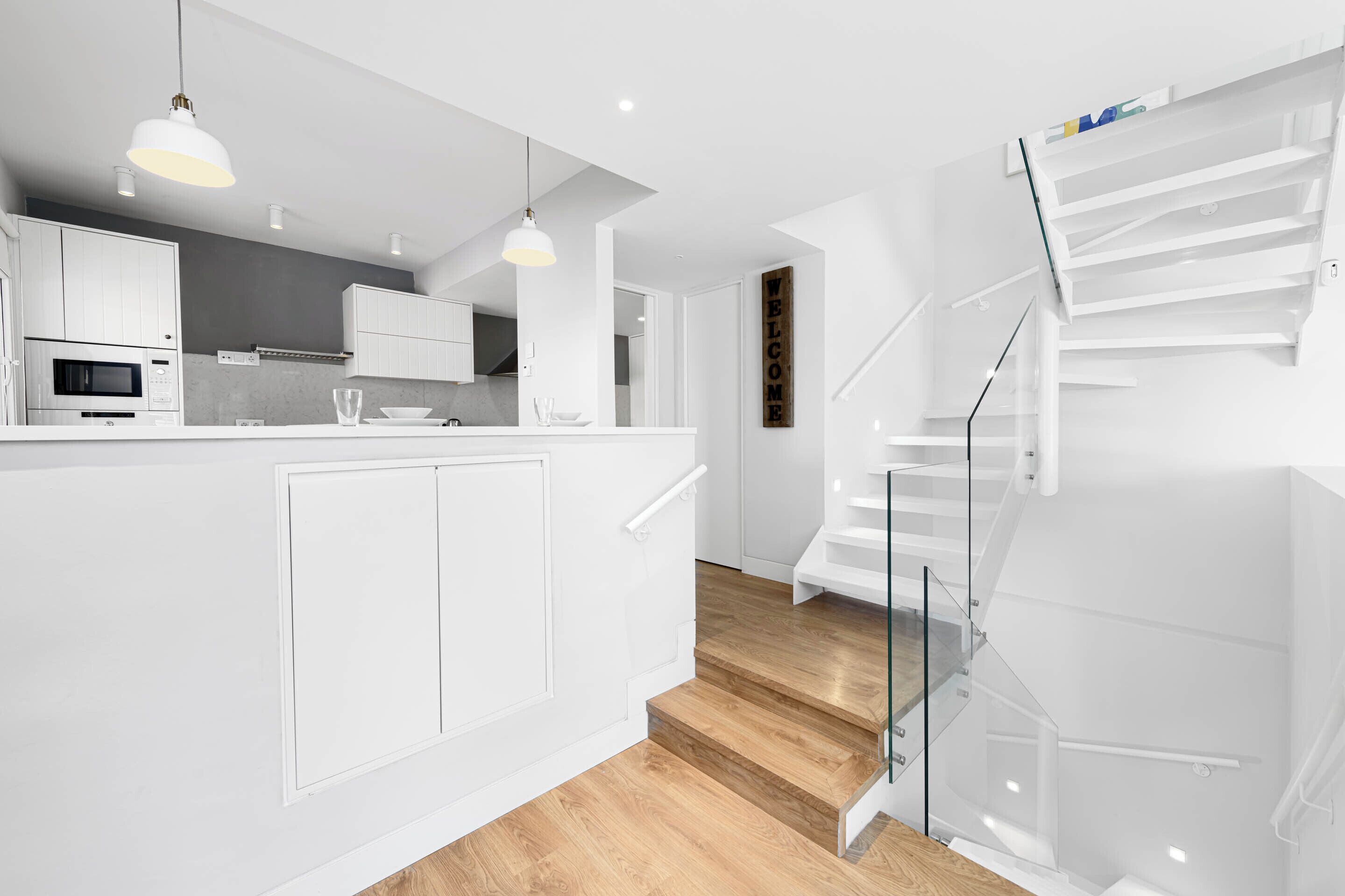 大冰箱、微波炉、烤箱、炉灶