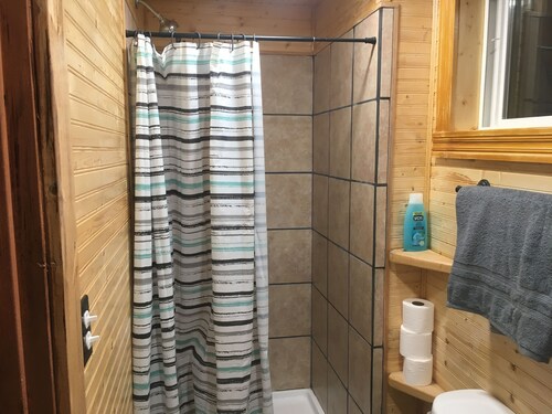 New Cozy cabin 2,  with WiFi in beautiful Custer! Rental car available. 
