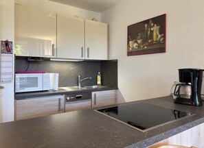 LÀgenhet | Eget kök | Vattenkokare och barnstol