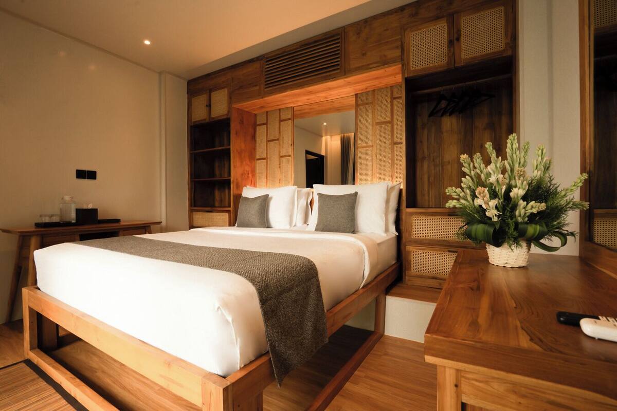Suite, 2 Bedrooms, Private Pool | 5 bedrooms, individually furnished, desk, free WiFi