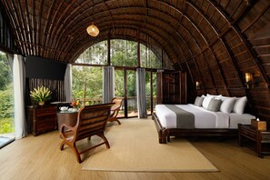 Signature Villa, 1 Bedroom | Individually furnished, desk, free WiFi, bed sheets - Villa Leona Valley View Ubud (Ubud)