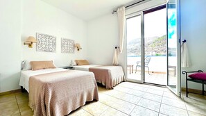 Phòng 2 giường đơn Tiêu chuẩn | Bộ đồ giường cao cấp, nệm cao su hoạt tính (memory foam) 