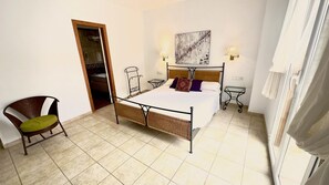 Premium Double Room | Premium bedding, memory-foam beds, in-room safe, individually decorated - HOTEL MUSEO Lucainena (Lucainena de las Torres)