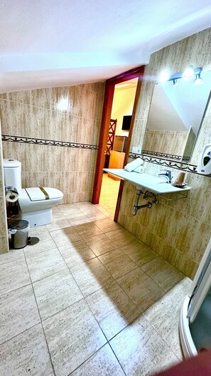 Phòng đơn Gallery | Phòng tắm