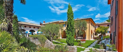 المنطقة المحيطة بالمنشأة