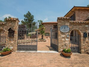Villa | Exterior