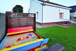 House | Garden - Comfy Lakeside House With Private Garden (Ińsko)