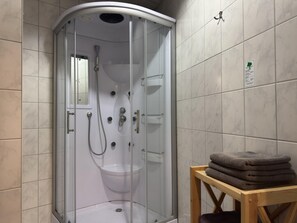 Apartment | Bathroom | Towels - Residence Park am Schweriner See, Schwerin (Raben Steinfeld)