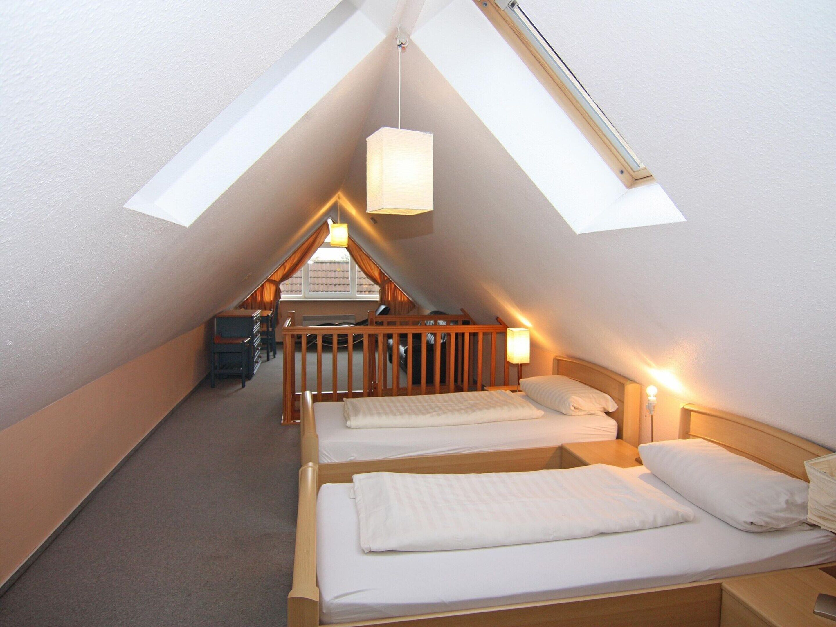 3 bedrooms, individually furnished, iron/ironing board, bed sheets