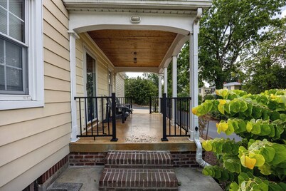 Convenient to JMU, Burg Dining and Downtown Bars, Right off Interstate 81