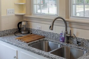 Interior - Convenient to JMU, Burg Dining and Downtown Bars, Right off Interstate 81 (Harrisonburg)