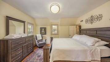 3 bedrooms, desk, WiFi, bed sheets