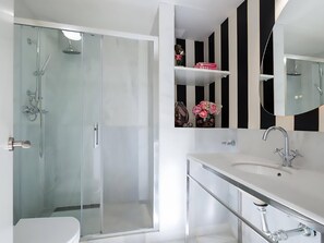 Doccia, asciugacapelli, asciugamani