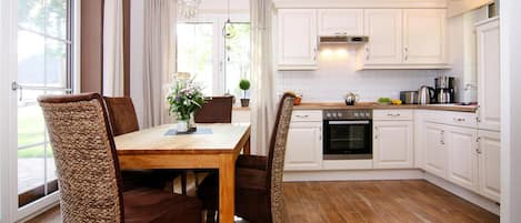 Casa | Cucina privata | Bollitore elettrico, tostapane, seggiolone