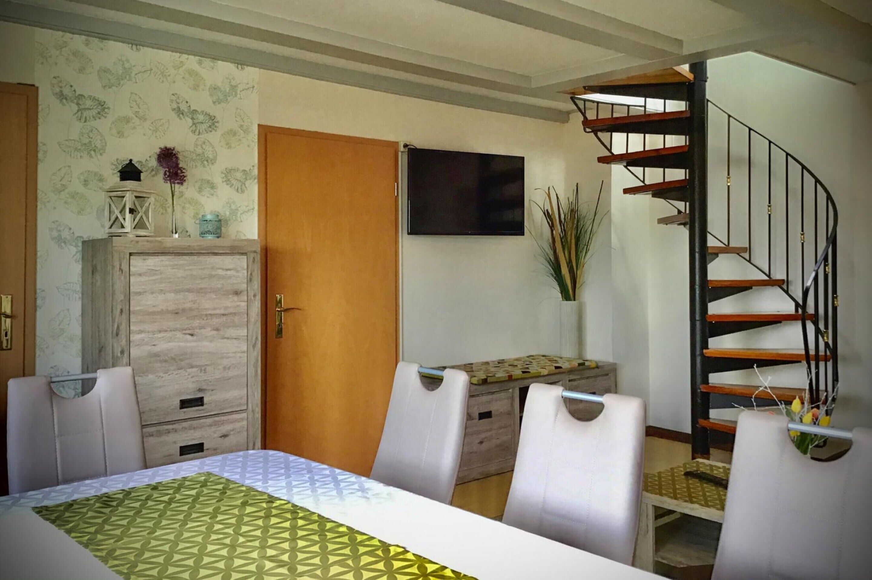 Rumah | 3 kamar tidur dan dilengkapi dengan perabotan berbeda-beda