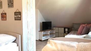 3 bedrooms, individually furnished, iron/ironing board, bed sheets