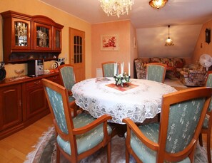 Apartment | Dining - Ferienwohnung Goehrenz bei Leipzig-markranstaedt (Markranstaedt)