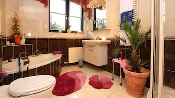 Apartment | Bathroom | Towels