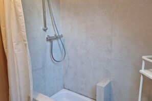 Apartment | Badezimmer