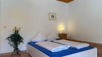 Apartment | 1 bedroom, bed sheets