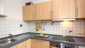 House | Private kitchen | Electric kettle, toaster - Bungalow Near Dornumersiel Beach (Dornum)
