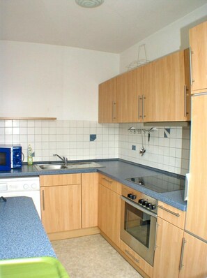 House | Private kitchen | Electric kettle, toaster - Bungalow Near Dornumersiel Beach (Dornum)