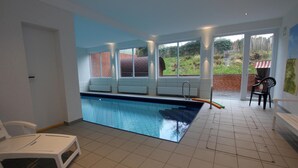 Apartemen | Kolam renang | Kolam renang indoor dan kolam renang outdoor