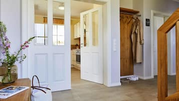 House | Private kitchen | Electric kettle, toaster, highchair