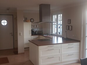 Ev | Özel mutfak | Elektrikli su ısıtıcısı, ekmek kızartma makinesi, bebek sandalyesi 