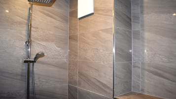 Apartemen | Kamar mandi | Handuk