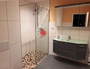 Apartment | Bathroom - Studio in Winterberg Near Ski Slopes (Winterberg)